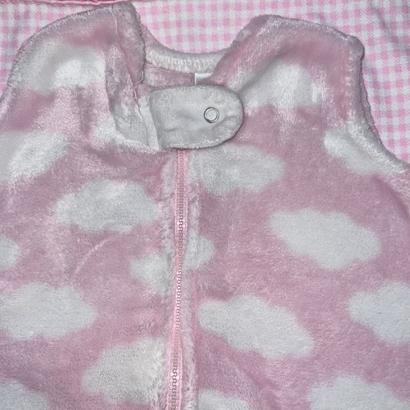 HB, 0-6 mo sleeveless sleep sack. Soft soft pink & white👼 - Picture 2 of 5